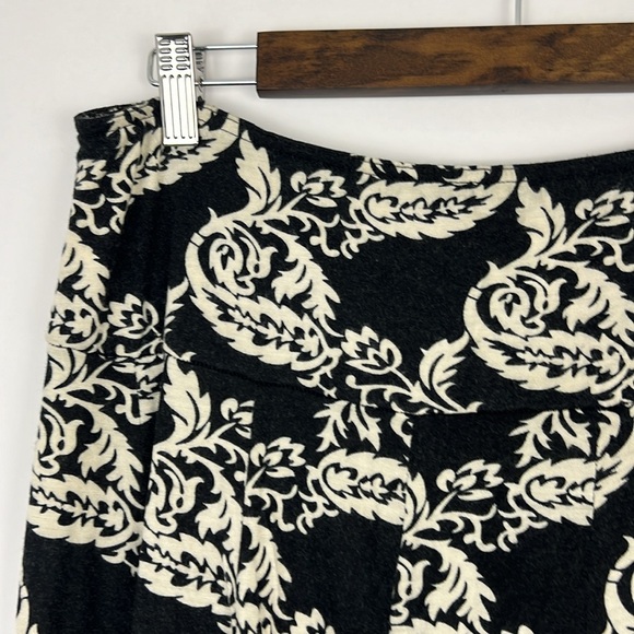 Lapis flowy skirt black and cream. - Picture 3 of 5